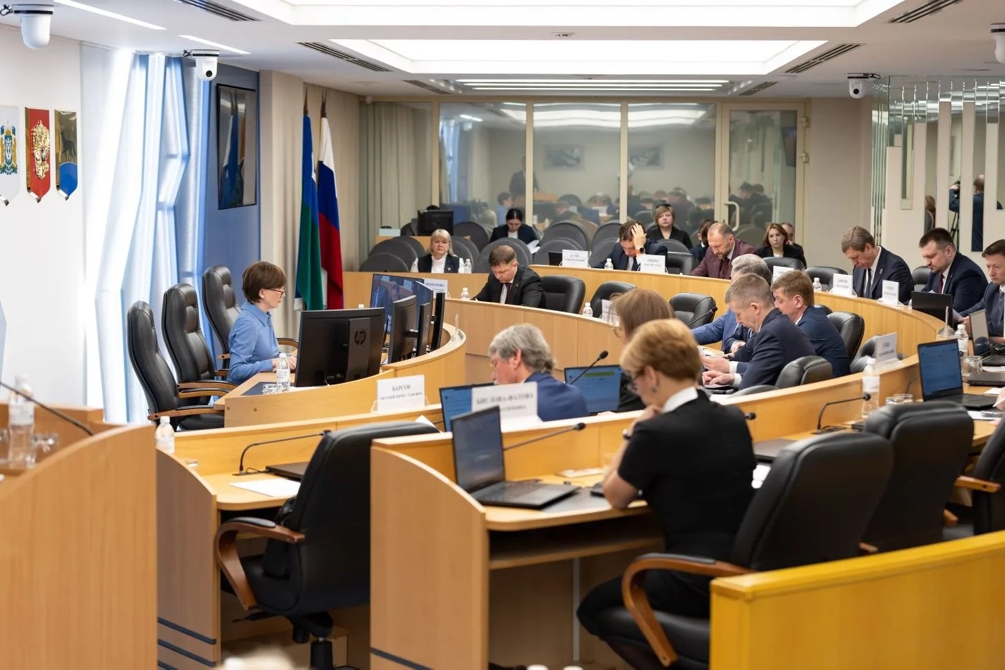 Депутаты Думы города в зале заседаний на заседании Думы 29.04.2026