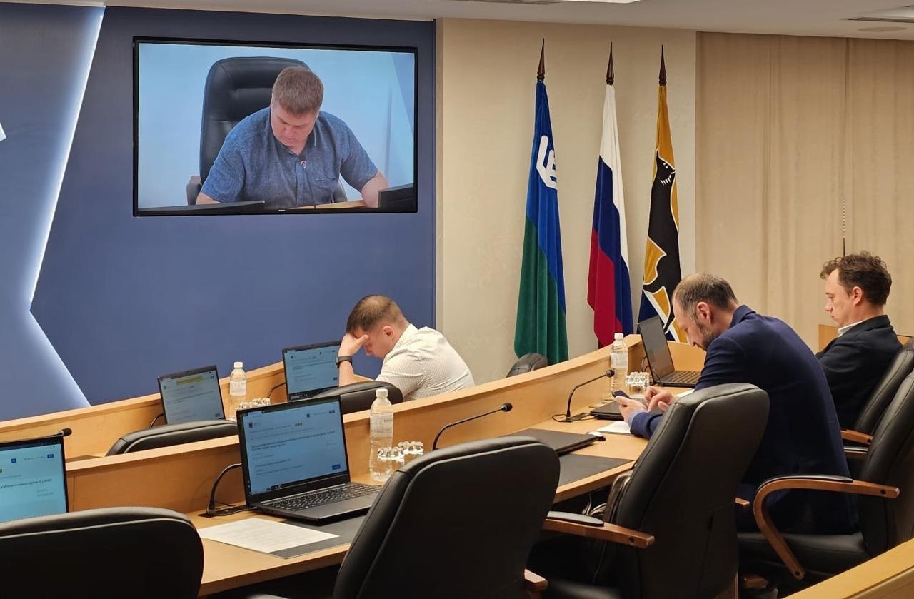 Депутаты Думы города в зале заседаний